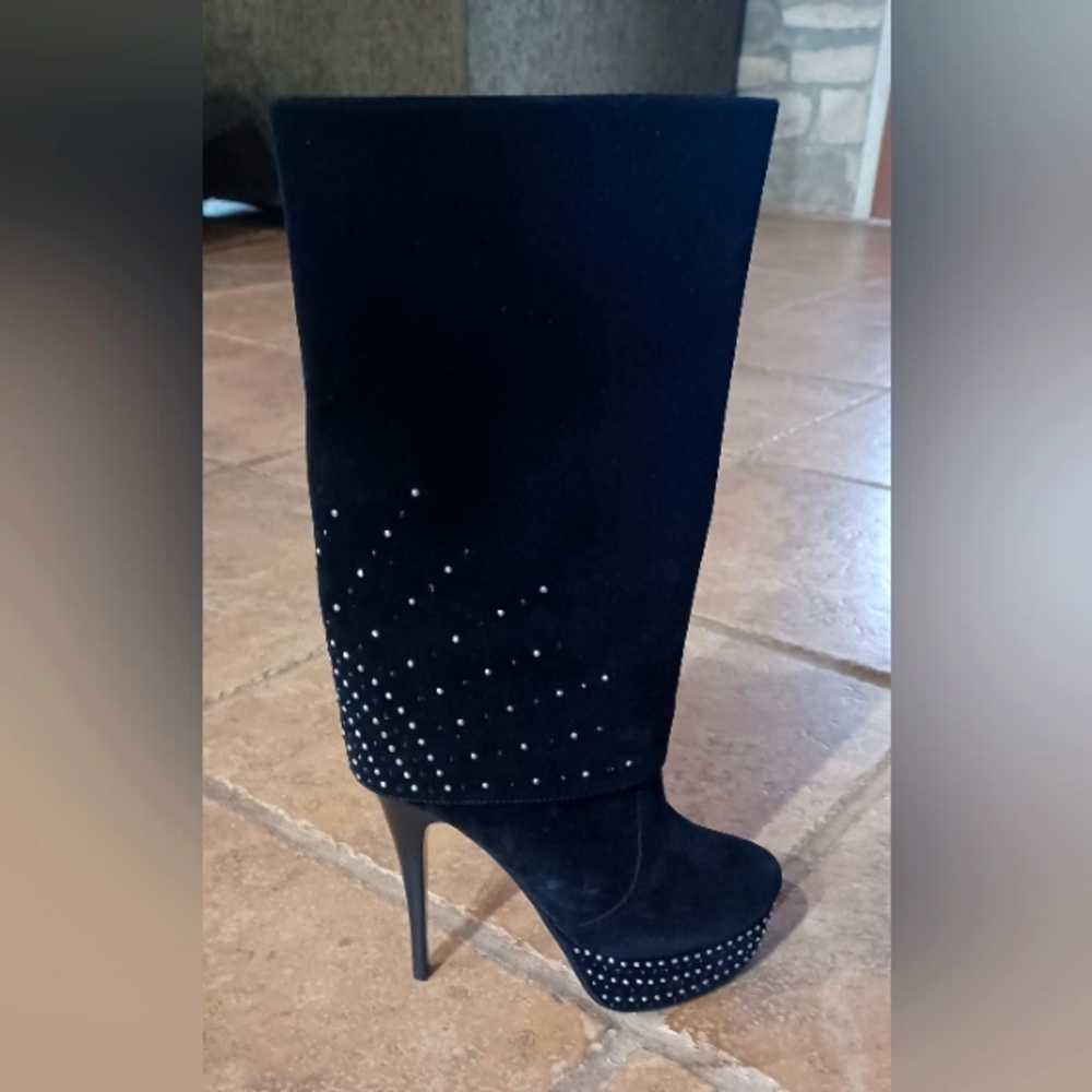 Womens black boots